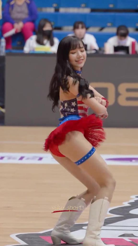 最好的啦啦隊(duì)小姐姐！自信，健康充滿活力！